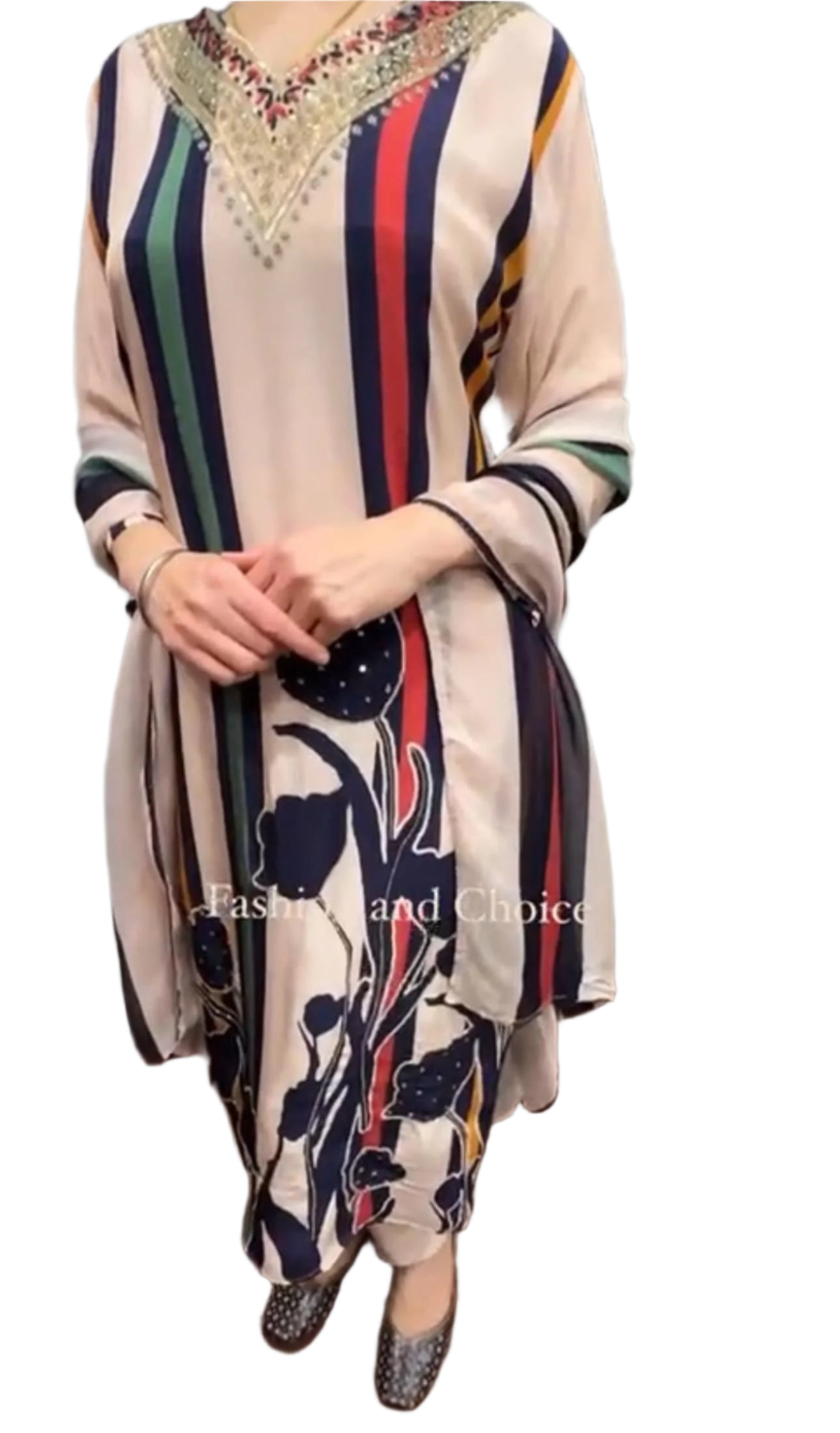 Blossom Lines – Three-Line Pattern Suit with Floral Print and Embroidery
