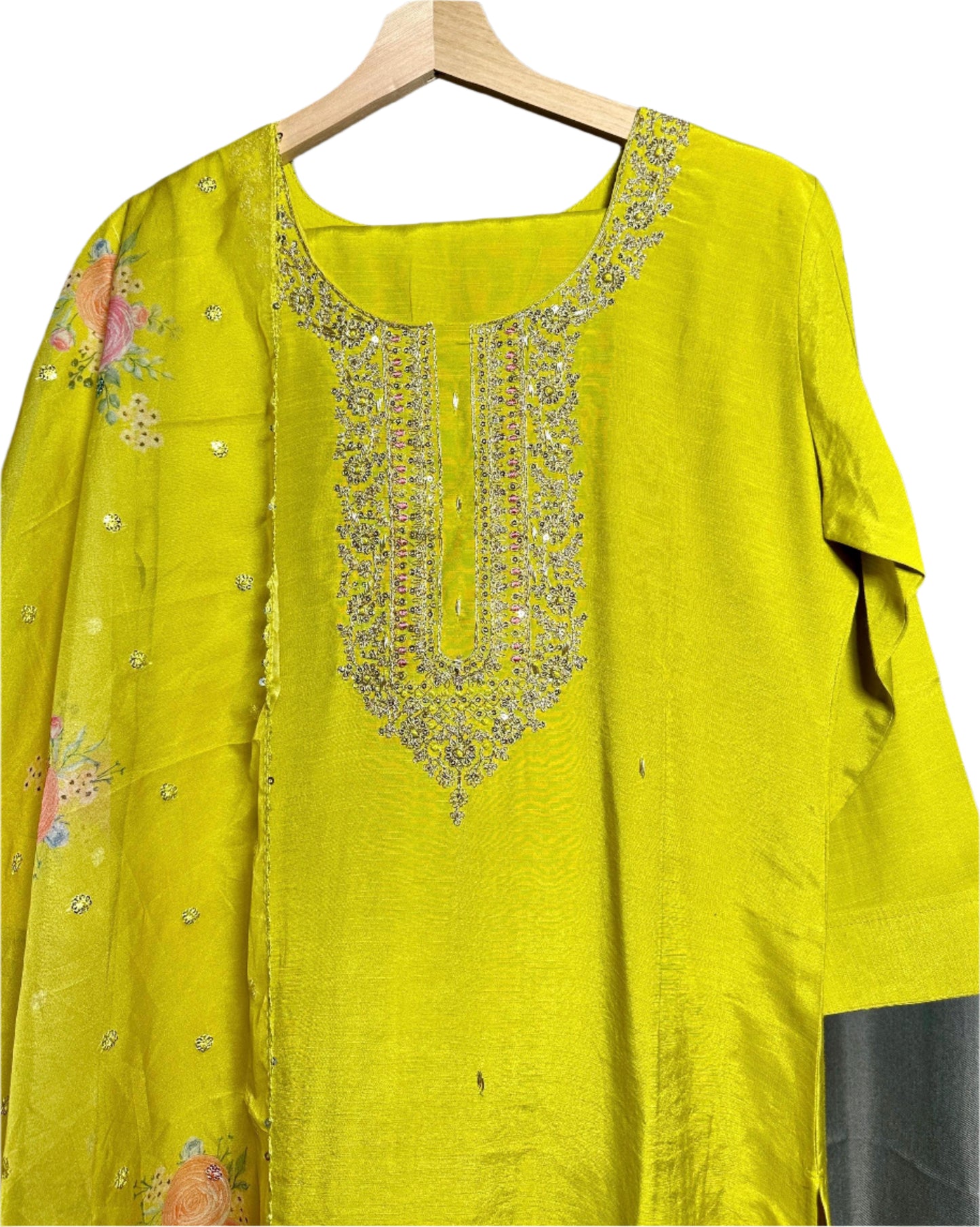 Elegant Dola Silk Suit with Jari Work  Digital Print Organza Dupatta Perfect for Haldi Mehendi